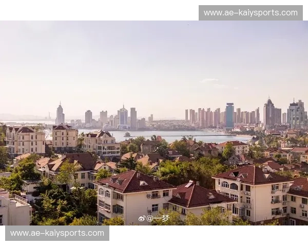 蓝海之上的双城博弈：当“搞钱”的深圳遇上“哈啤”的青岛，谁才是中国海岸线的终极想象？